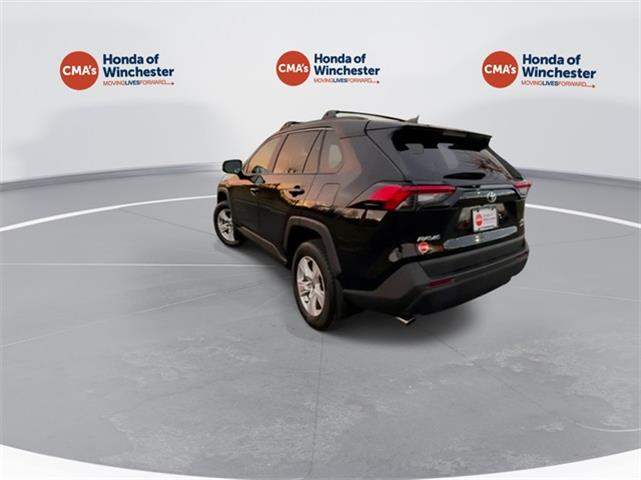 $29100 : PRE-OWNED 2021 TOYOTA RAV4 XLE image 6