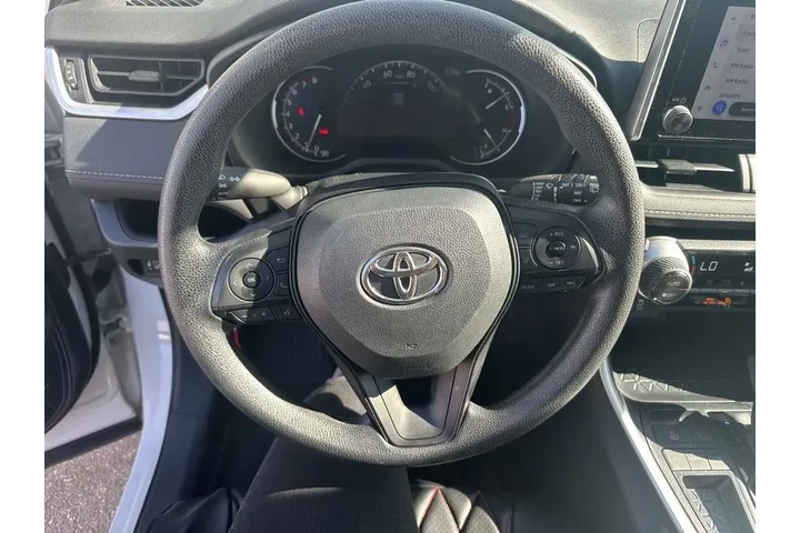 $28000 : Toyota RAV4 2024 XLE 4dr SUV image 6