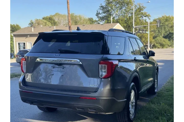 $18999 : 2022 Explorer XLT image 6