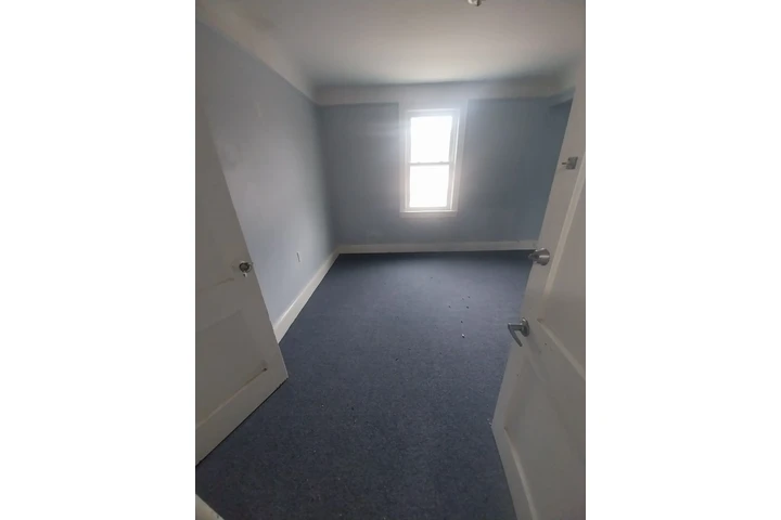 $2700 : Grande en 2fl. / 3br 1bano. / image 2