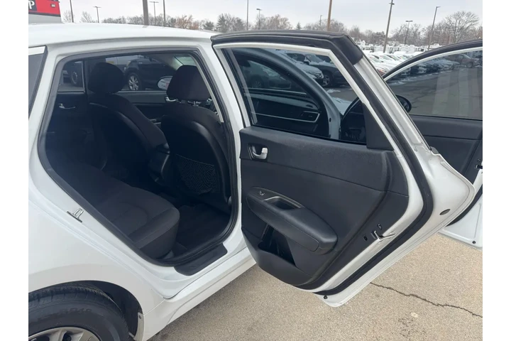 $9980 : 2019 Optima LX Auto image 9