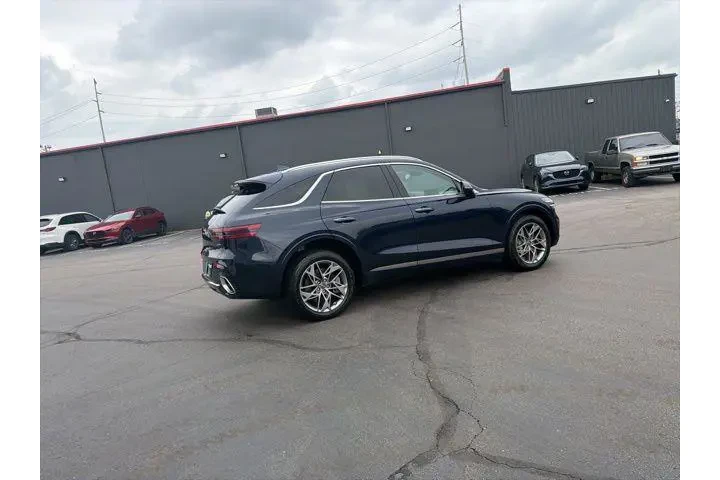 $37980 : Genesis GV70 2025 AWD 2.5T S image 7