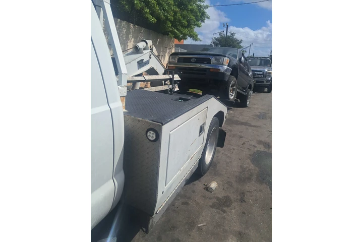 AUTOS PARA JUNK .HIALEAH GARDE image 1