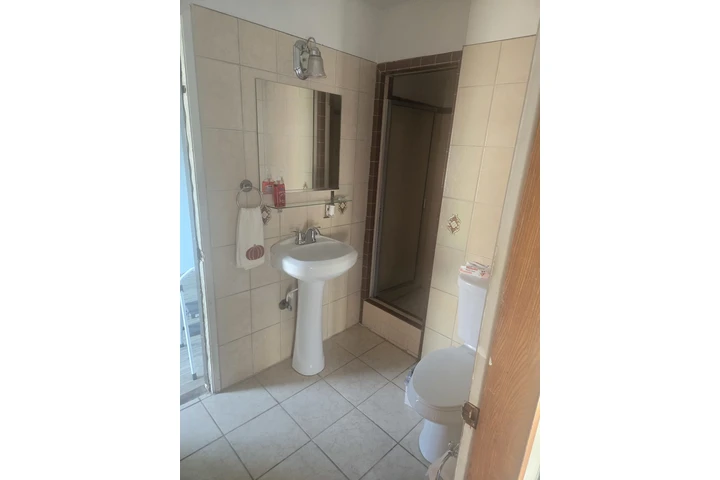 $1450 : Estudio en southgate image 1