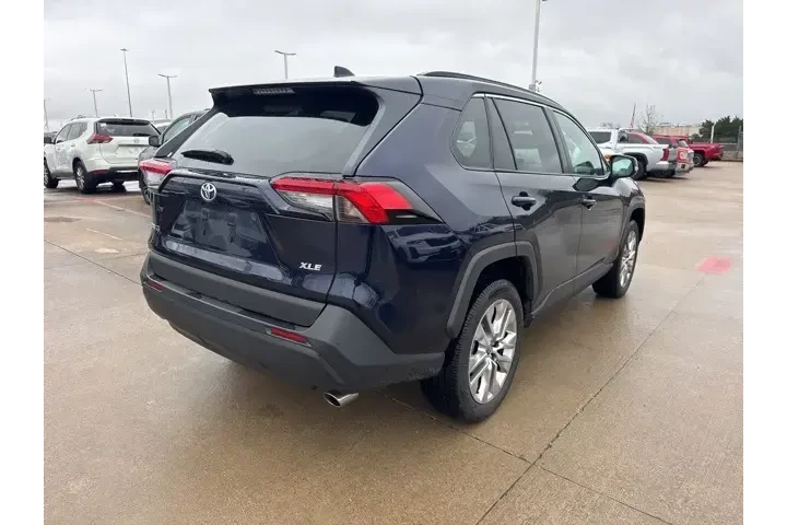 $32991 : Toyota RAV4 2025 XLE Premium image 4