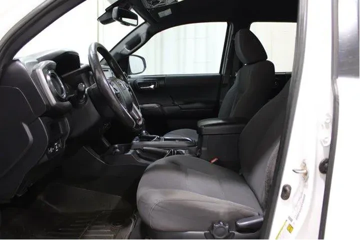 $26977 : Toyota Tacoma 2019 4x4 TRD P image 3