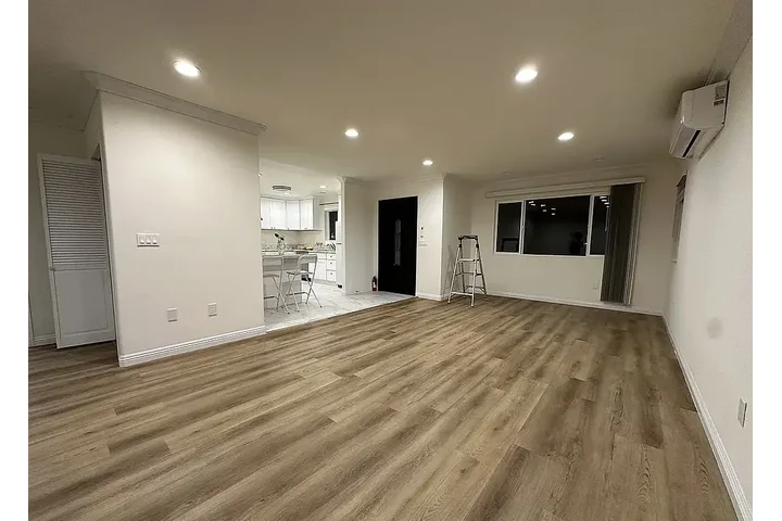 $2700 : 3 bedrooms and 3 bathrooms. ea image 2