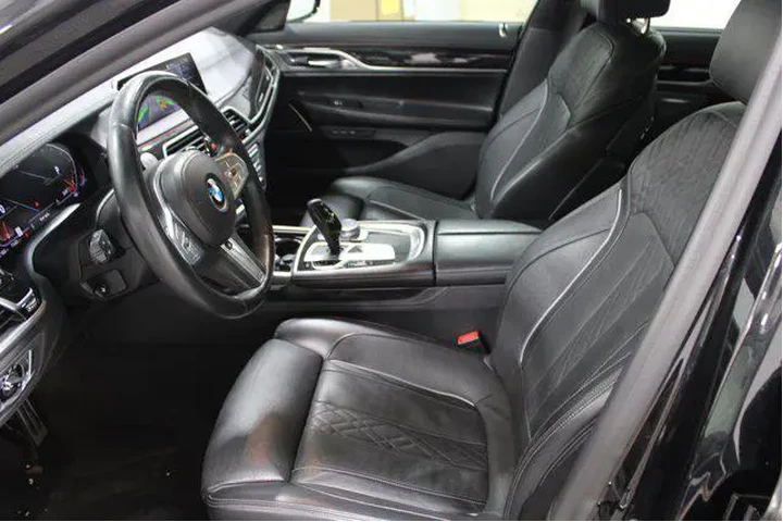 $34922 : BMW 7 Series 2020 740i 4dr S image 3