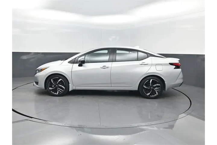 $17995 : Nissan Versa 2025 SR 4dr Sed image 2