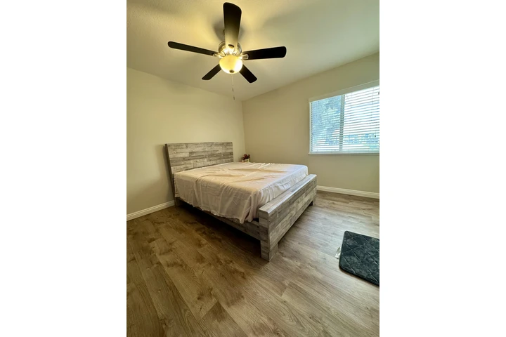 $2000 : 1 rec/ 1 baño Condo Para Renta image 3