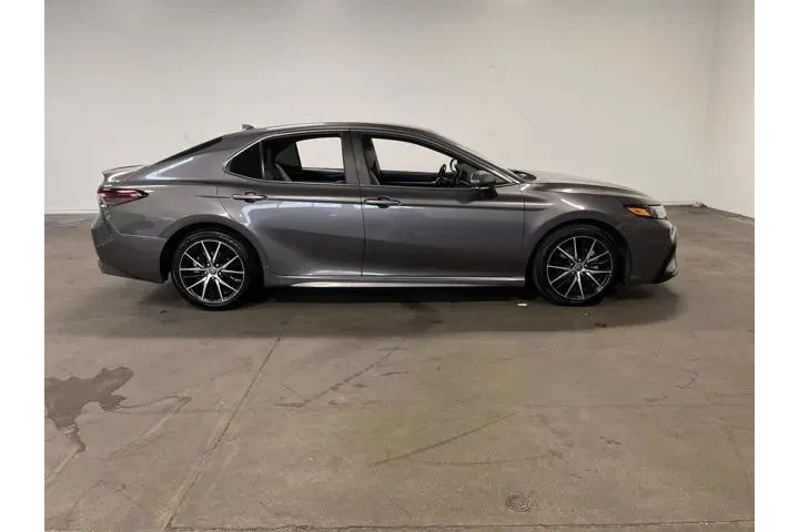 $24588 : Toyota Camry Hybrid 2024 SE image 2
