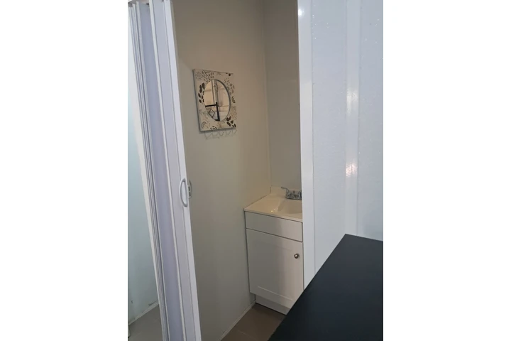 $1000 : EFFICENCE miami gardens image 6