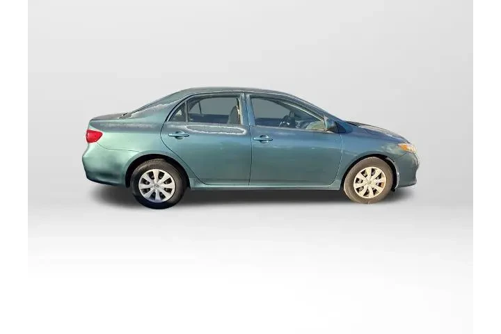$8679 : Toyota Corolla 2010 S 4dr Se image 2