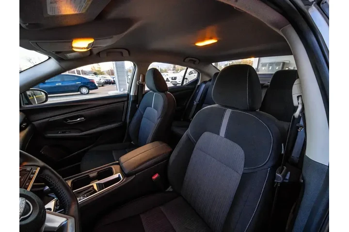 $17688 : Nissan Sentra 2025 SV 4dr Se image 8