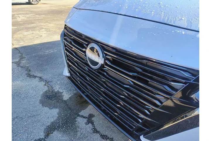 $25120 : Nissan Altima 2023 2.5 SR 4d image 2