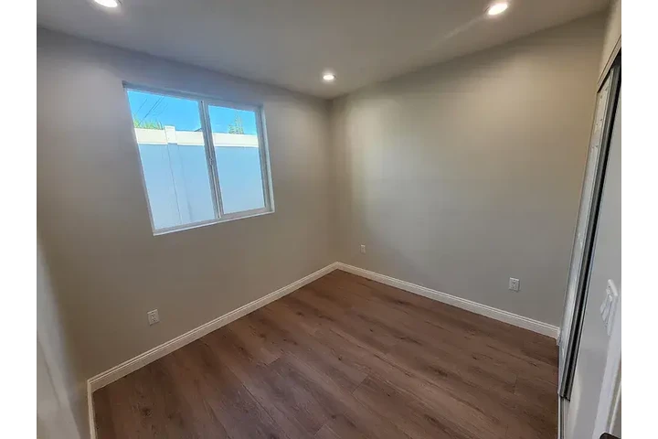 $1095 : Immediate Spacious house!!! image 5