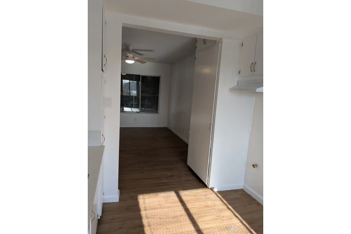 $2195 : BONITO APARTAMENTO EN CUDAHY image 6