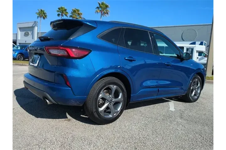 $21299 : Ford Escape 2023 ST-Line 4dr image 4