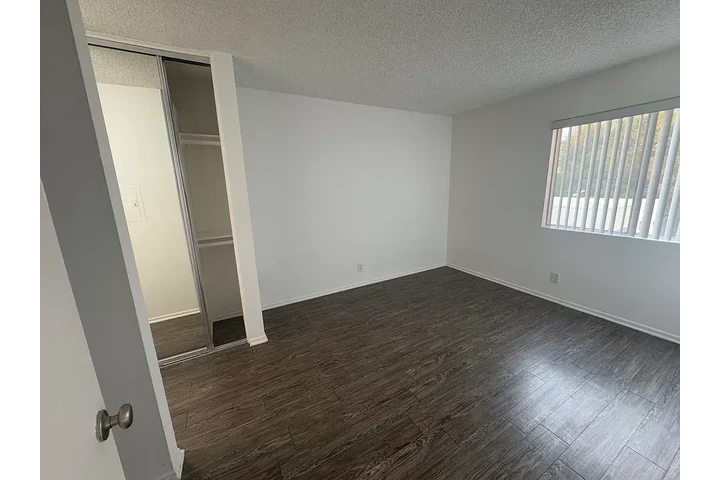 $1150 : Renta Depto 1Rec 1Baño + Park image 4