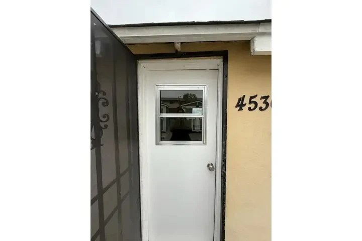 $1550 : CUDAHY RENTO APTO image 2