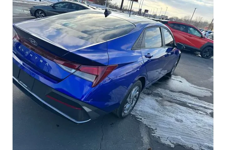$18990 : Hyundai ELANTRA 2024 SEL 4dr image 7