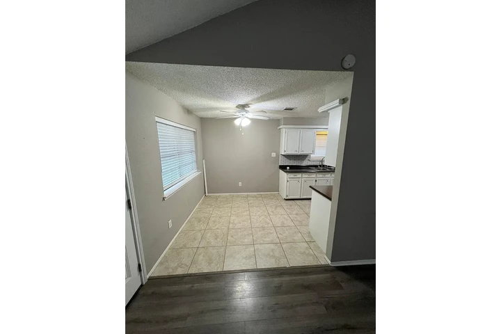 $1100 : Spring Tx Renta - Listo image 6
