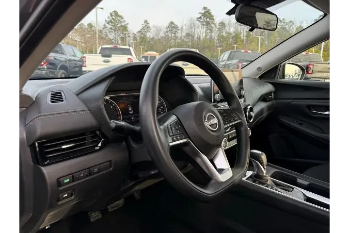 $18045 : Nissan Sentra 2024 SV 4dr Se image 10