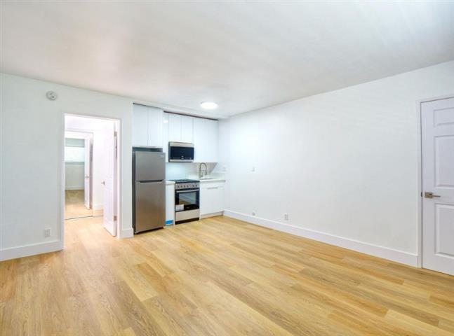 $1695 : APARTMENT AVAILABLE FOR RENT image 3