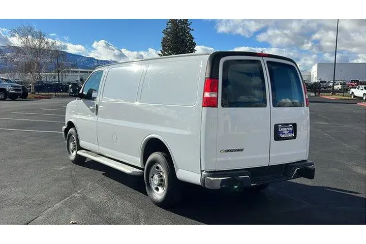 $32484 : Chevrolet Express 2022 2500 image 7