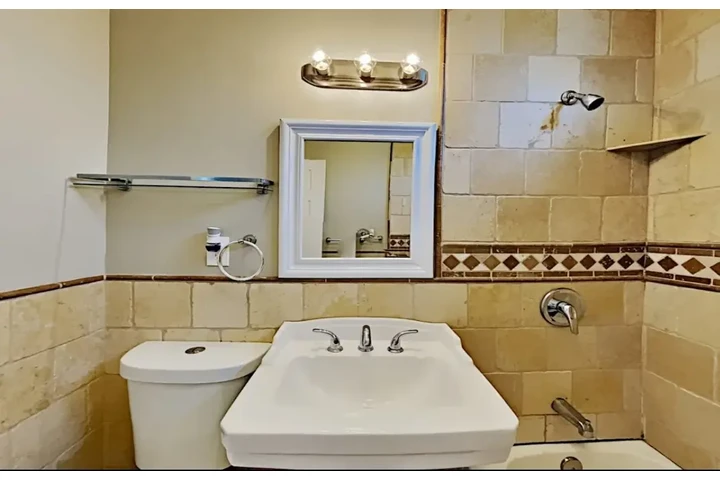 $2660 : Available 3Bed 1Bat in LA image 1