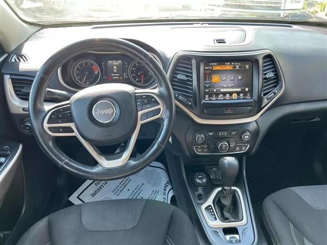 $14650 : 2017 JEEP CHEROKEE image 5