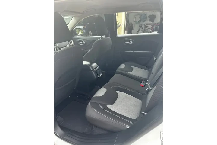 $6000 : 2016 Cherokee SPORT image 4