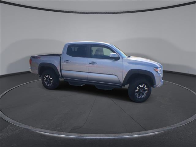 $31500 : PRE-OWNED 2017 TOYOTA TACOMA image 2