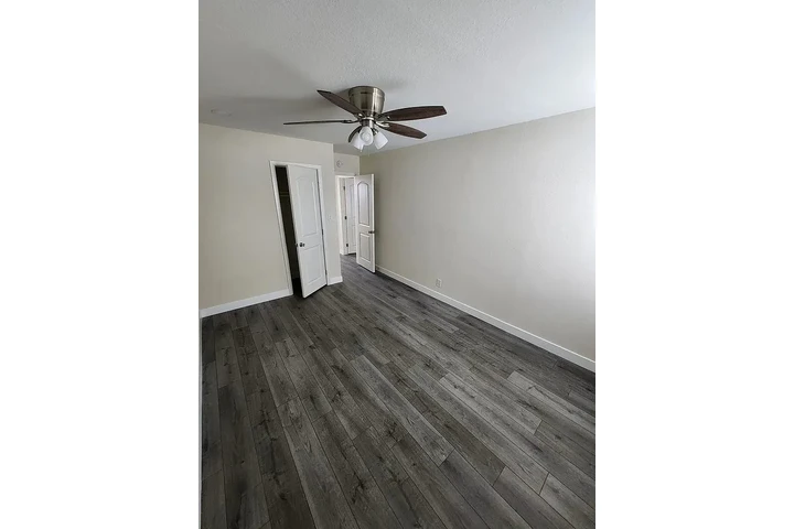 $1000 : charming HOME ..Anaheim, CA image 3