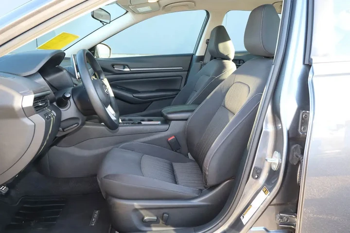 $22087 : 2025 Altima SV FWD image 7