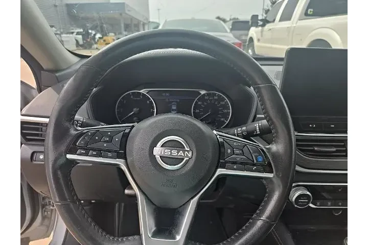 $20677 : Nissan Altima 2023 2.5 SL 4d image 6