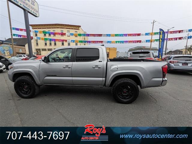 2018 Tacoma SR5 4WD Truck image 4