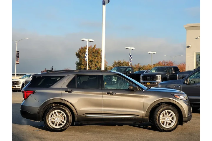 $39400 : Ford Explorer 2025 Active 4d image 3