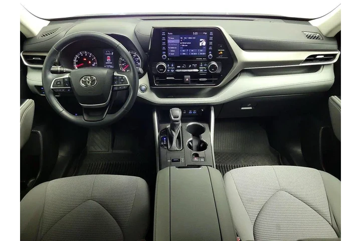 $31998 : Toyota Highlander 2022 LE 4d image 9