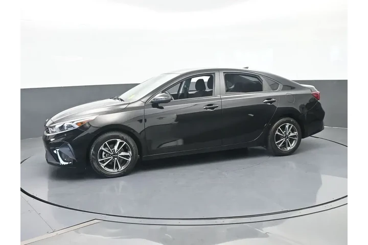 $15298 : Kia Forte 2024 LXS 4dr Sedan image 2