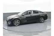 $15298 : Kia Forte 2024 LXS 4dr Sedan thumbnail