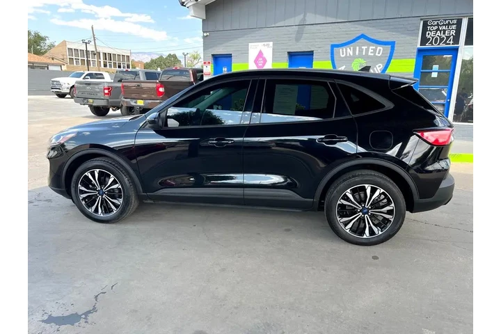 2022 Escape SE AWD image 8