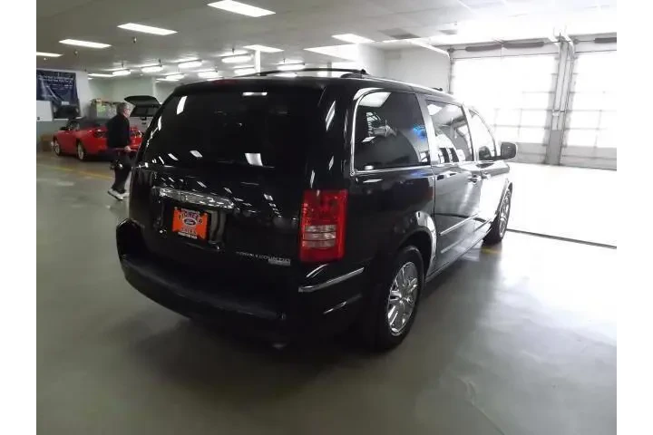 $9985 : Chrysler Town and Country 20 image 5