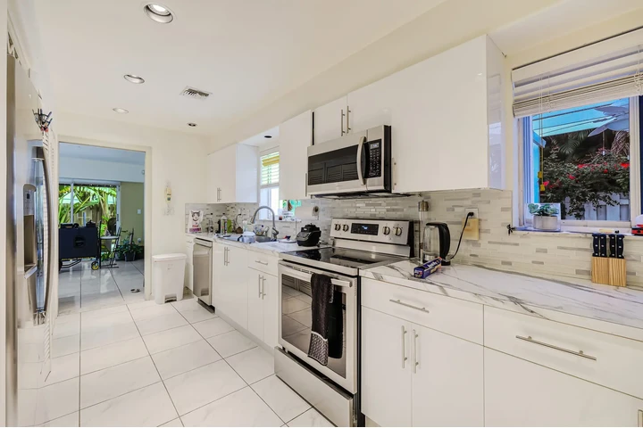 $1100 : Alquiler de cuarto en casa esp image 4