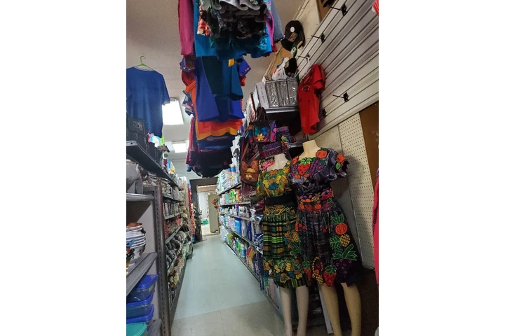 Guatelinda Supermarket image 4