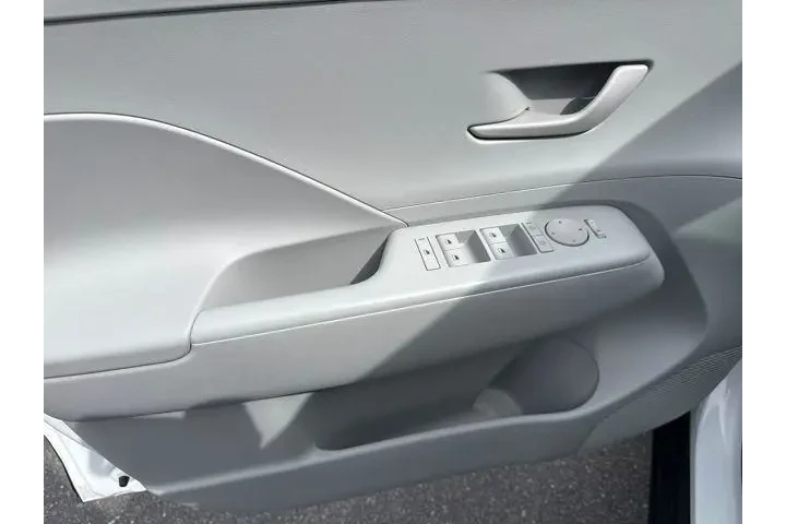 $24292 : Hyundai KONA 2025 SEL 4dr Cr image 9