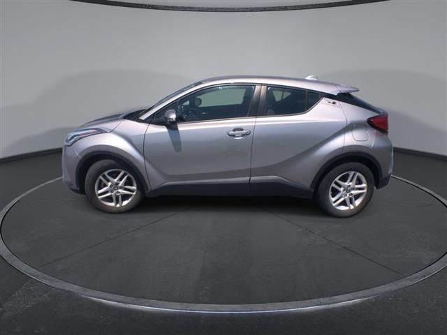 $20900 : PRE-OWNED 2020 TOYOTA C-HR LE image 5