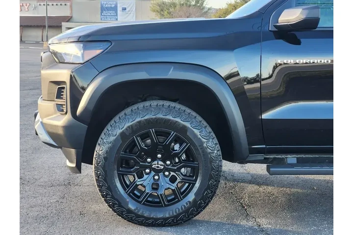 $35725 : Chevrolet Colorado 2023 4x4 image 9