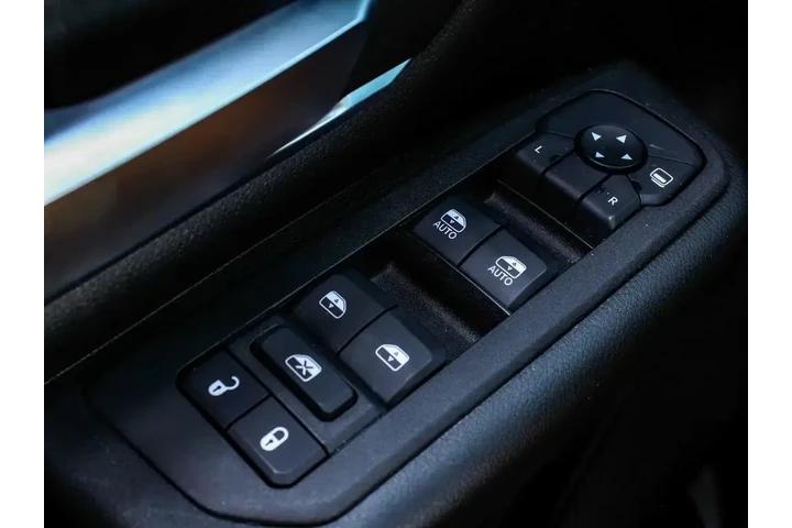 $38450 : Ram 1500 2025 4x4 Big Horn 4 image 10