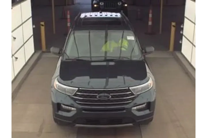 $30955 : Ford Explorer 2023 AWD XLT 4 image 4